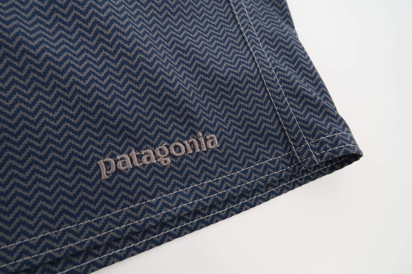 Patagonia Mens 34 Terre Planing Walk Shorts Navy Geometric Boardshorts thumbnail 2