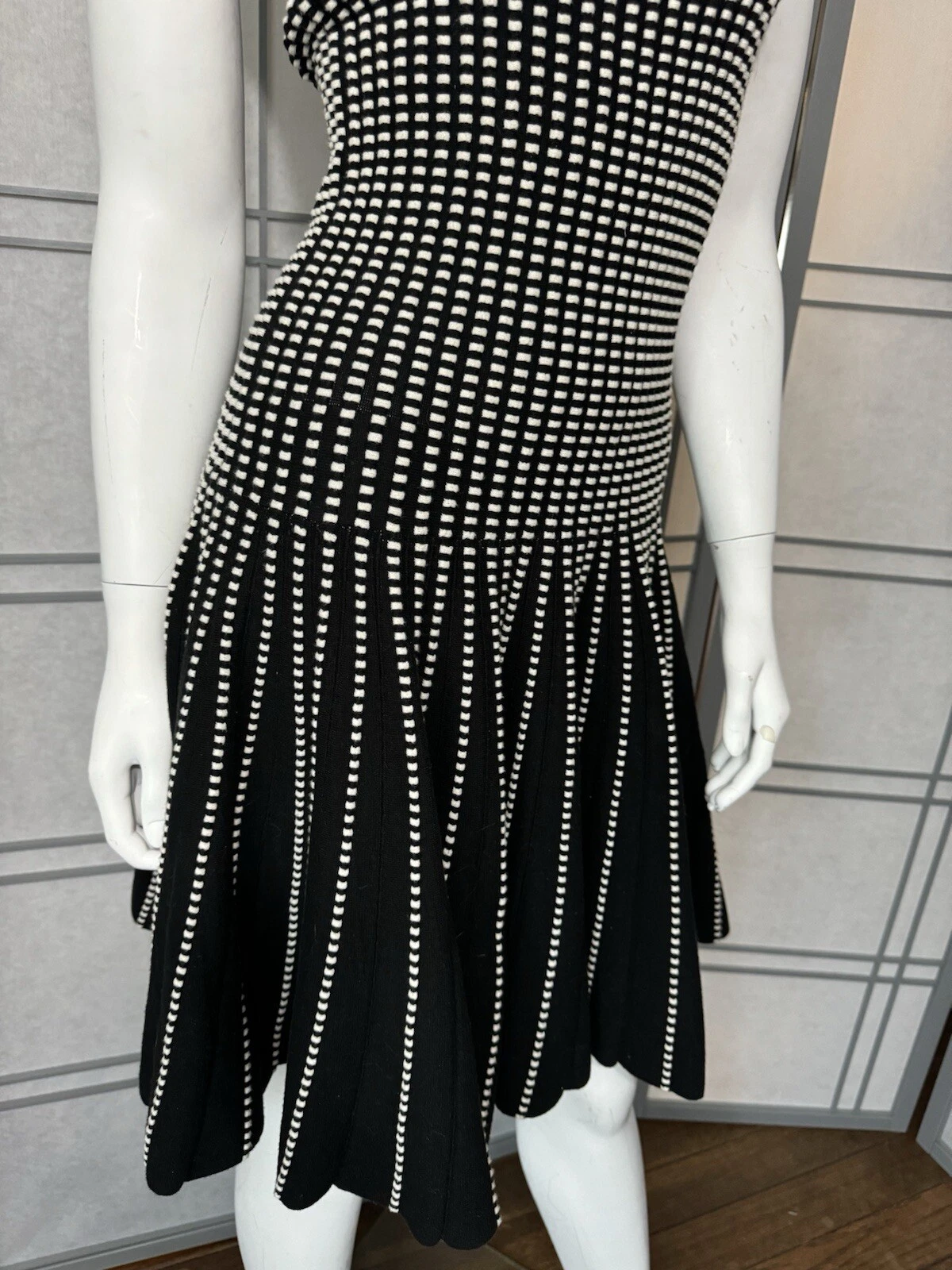 UNDERCOVER Abito Victoria Secret bianco e nero vestito maglione smanicato dimagrante piccolo