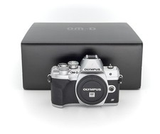 Olympus OM-D E-M10 Mark IV silber Gehäuse Topzustand #45955**