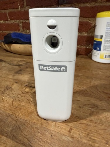PetSafe SSSCAT Automatic Spray Pet Deterrent RFA-614 Spray Included