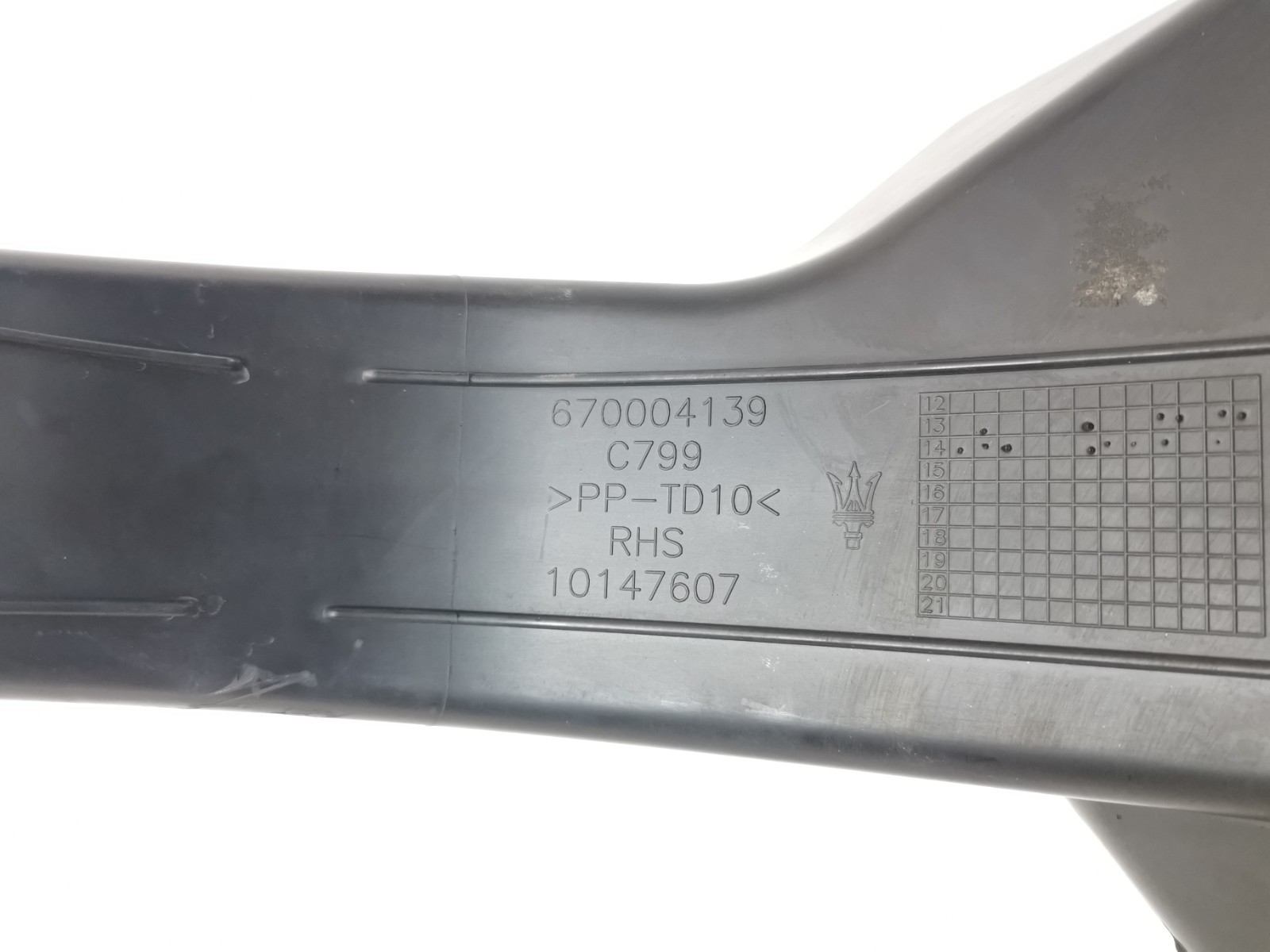 Maserati Ghibli 3.0 RWD Auto 2015 Front Right Intercooler Air Guide 670004139
