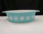 New ListingVintage Pyrex 1.5 qt Snowflake Aqua Blue Oval Glass Casserole