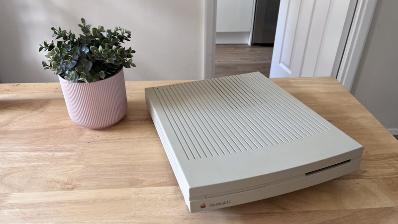 Apple Macintosh LC M0350 Vintage Computer - Powers On - Untested