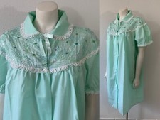 Vintage 70s House Dress Green Floral Embroidery Button Down Lounger Patio Lace
