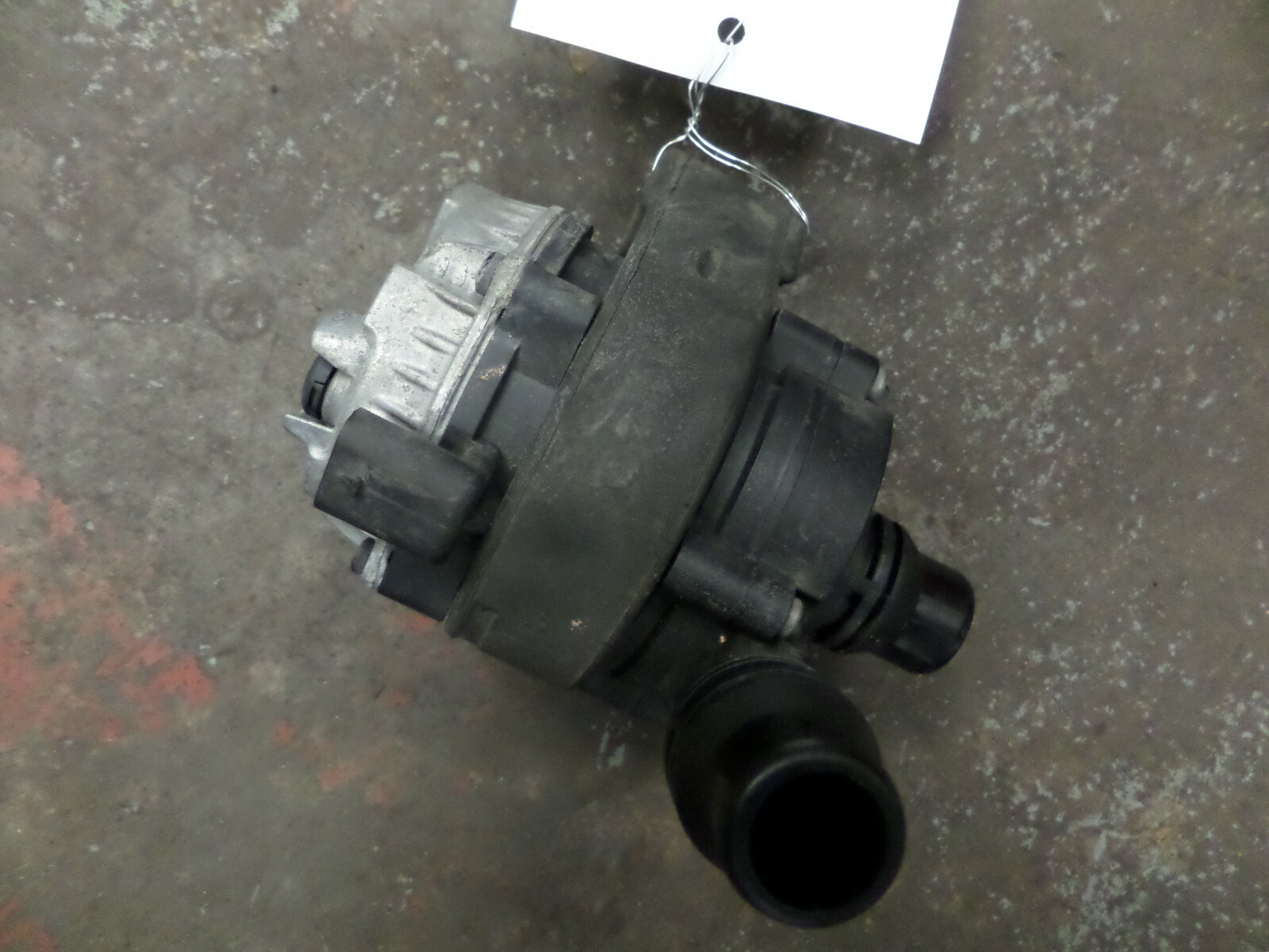 Genuine BMW F30 3 Series LCI 330e Auxiliary Water Pump 8638240 for 