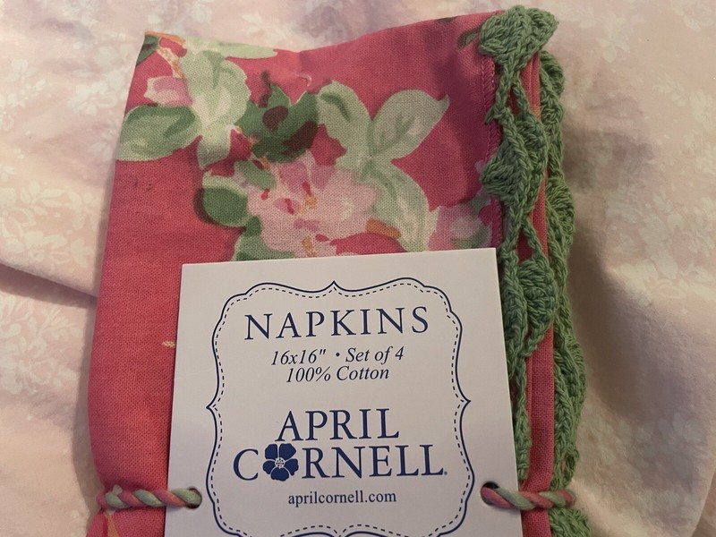 BRAND NEW APRIL CORNELL COTTAGE ROSES NAPKINS SET OF 4