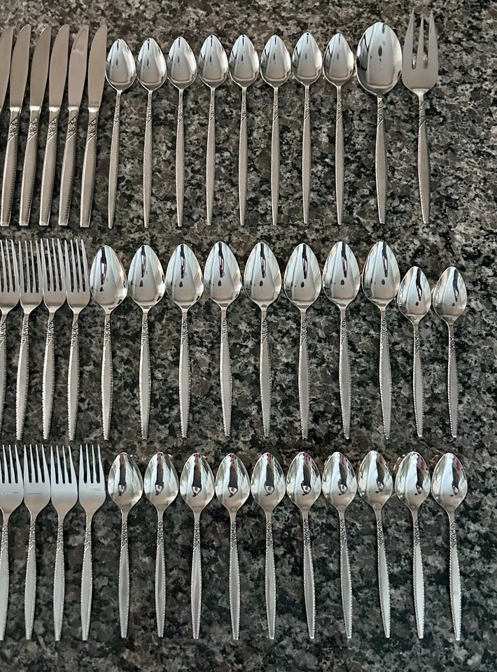 Juego de cubiertos de acero inoxidable Orleans Silver ORL8 62 piezas Svc para 8 brillantes florales como nuevos de colección Foto 2 de 4