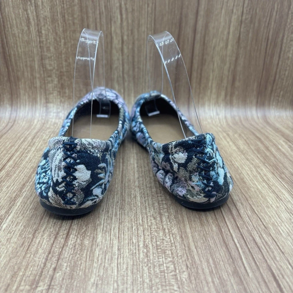 Ballet plano bordado floral rosa crema azul marino Emmie marca Lucky 8,5 M Foto 2 de 4