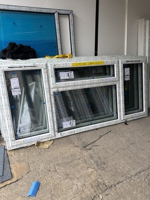Nagelneues weißes PVC-Fenster 2490 x 1125 mm nur 299 £