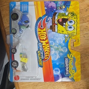 Hot Wheels RacerVerse SpongeBob SquarePants Exclusive Diecast - SpongeBob & Pla…