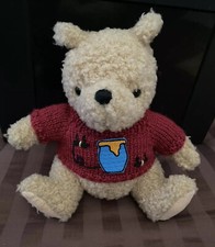 Gund Classic Winnie The Pooh Plush 7  Honeypot And Bee Red Sweater