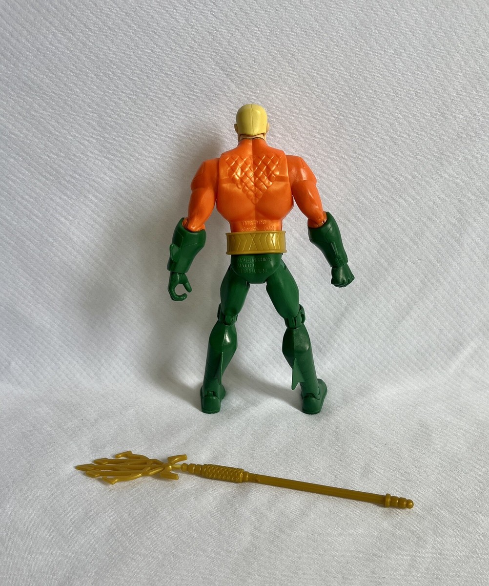 DC Comics Total Heroes Aquaman – Action Figure 6 Pollici (15 Cm) – Dettagli Iconici