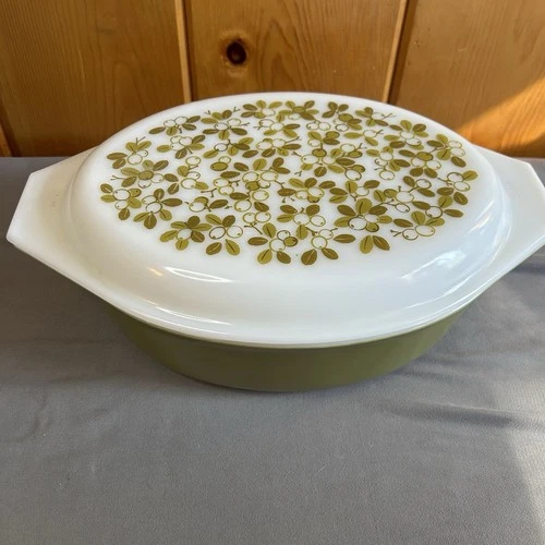 Pyrex Verde Olive #045 Casserole Dish 2.5 Quart w/ Lid Green White No Chips VTG