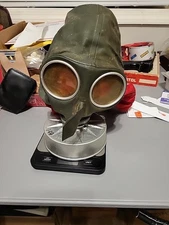 WWII GERMAN CIVILLIAN ISSUE GAS MASK VOLKSGASMASKE M40 NO BOX OR PAPERS.