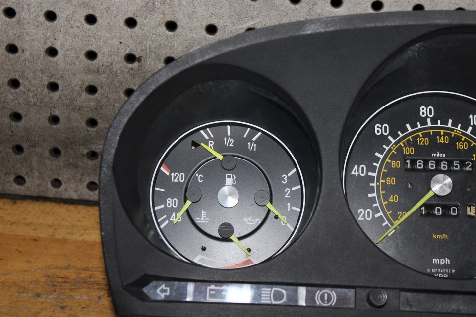 Mercedes Benz R107 1982 euro 160 MPH 500sl cuadro de instrumentos Foto 3 de 4