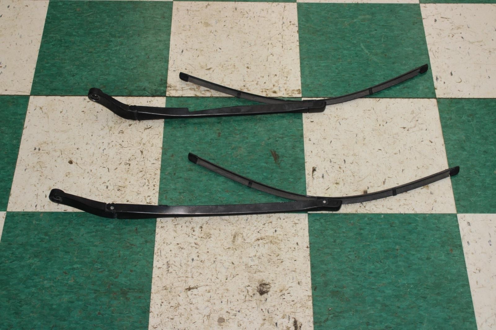 Bentley Flying Spur 2013-2018 Front Left, right Wiper arms Pair Black