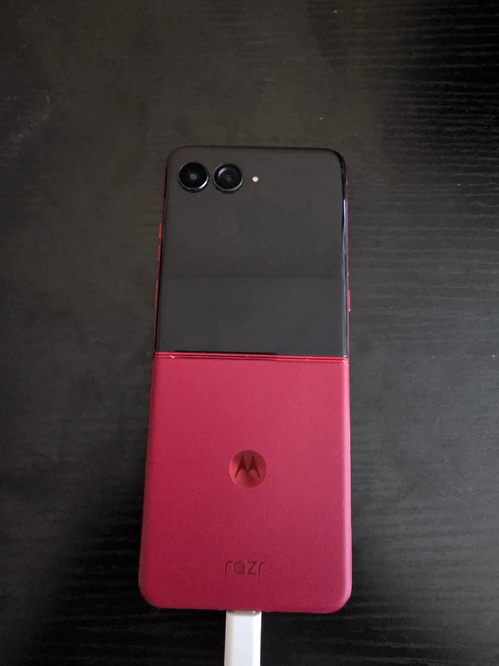 Motorola Razr 2025 Ultra 512 GB Desbloqueado Phantone Scarab Foto 3 de 4