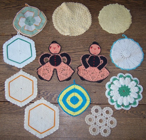12 Vintage Mixed Lot Hand Crocheted Potholders/Ma & Pa People/Doilies/Flowers