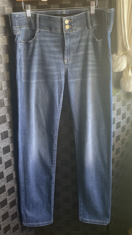 Apt. 9 Women's Straight Leg Blue Denim Jeans Size 16  4-Pocket Button Closure