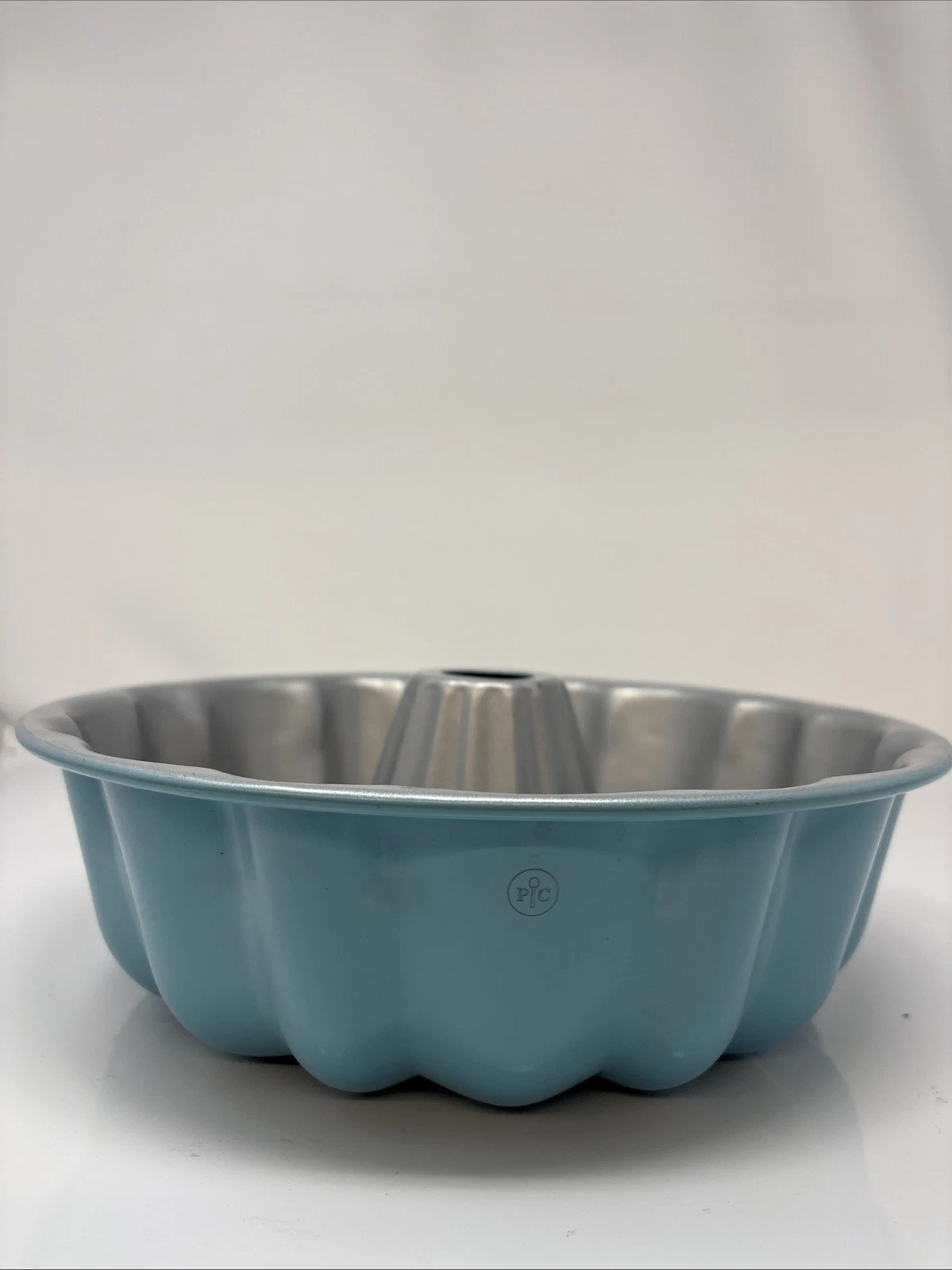 Pampered Chef Fluted Cake Pan Silver Nonstick Bundt Baking Mold 1603
Opens in a new window or tab