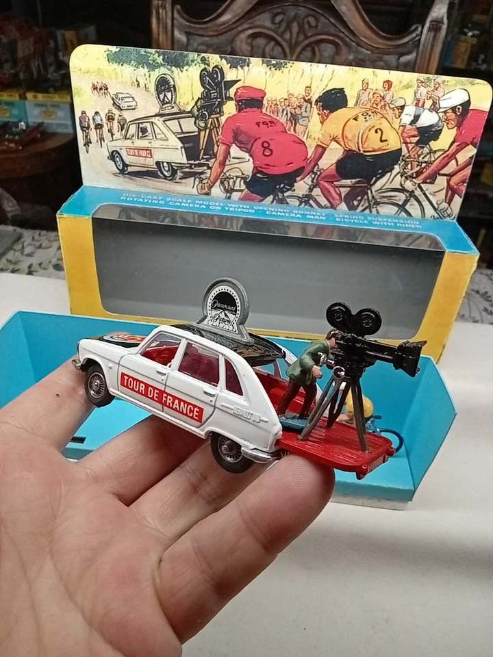 CORGI TOYS ... "  TOUR DE FRANCE " , GIFT SET 13, Car , cameraman and cyclist - Image 4 of 4