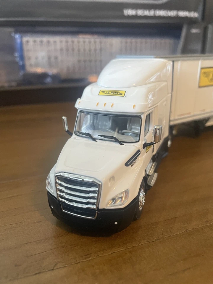 DCP by First Gear 1:64 J.B.Hunt Freightliner Tractor /Trailer. New - Image 2 of 4
