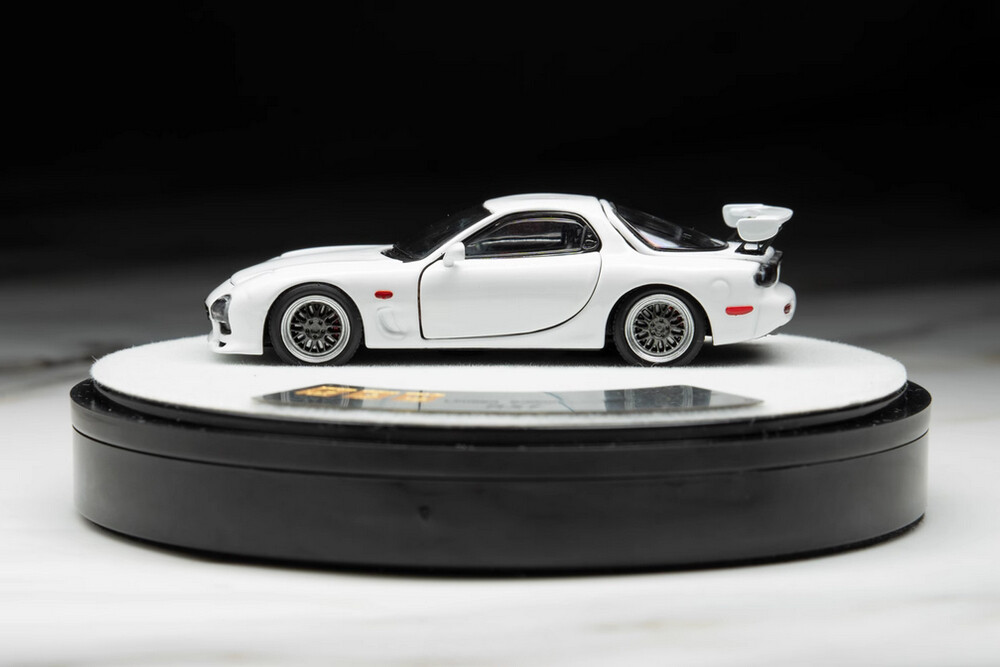 PGM RX-7 1/64 ホワイト PGM 1:64 Metal Mazda/FD3S RX7 - White • DiecastSociety.com