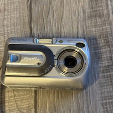 FujiFilm Finepix A330 Compact Digital Camera 3.2 Mega Pixel