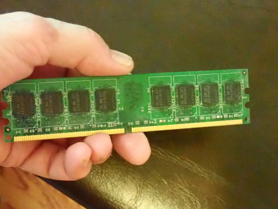 1GB  DDR 2 Desktop Modules 6400  240p 240-Internal Memory RAM and 2 - 2 GB RAM - Image 3 of 4