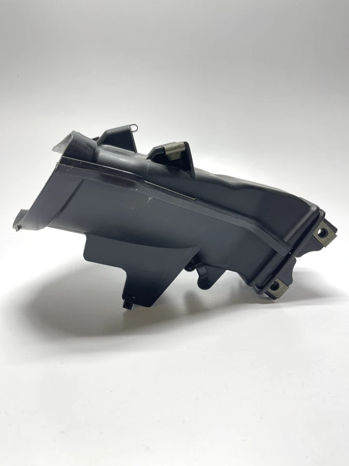 Центральный воздуховод 2004-2005 Kawasaki Ninja ZX10R OEM - Изображение 4 из 4