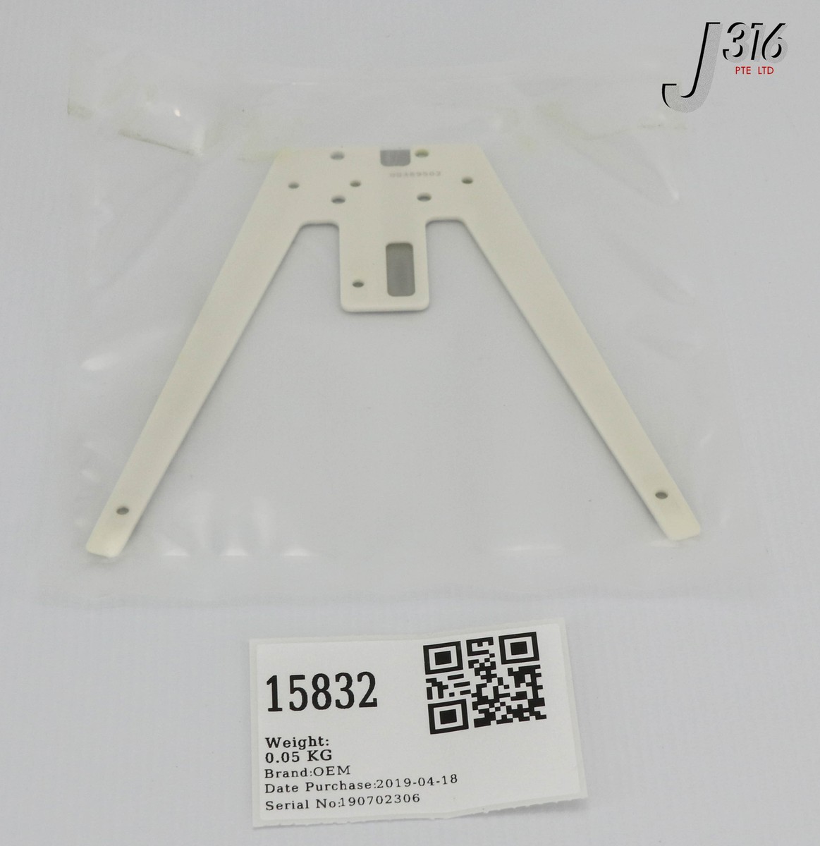 テキスト 15832 DIANIPPON SCREEN CERAMIC DNS END EFFECTOR, 155MM (L) X 147MM
