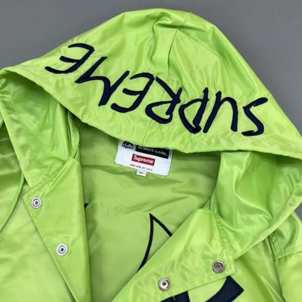 Supreme New York Yankees Satin Hooded Coaches Jacket Green Supreme New York Yankees Satin Hooded Coaches Jacket Green