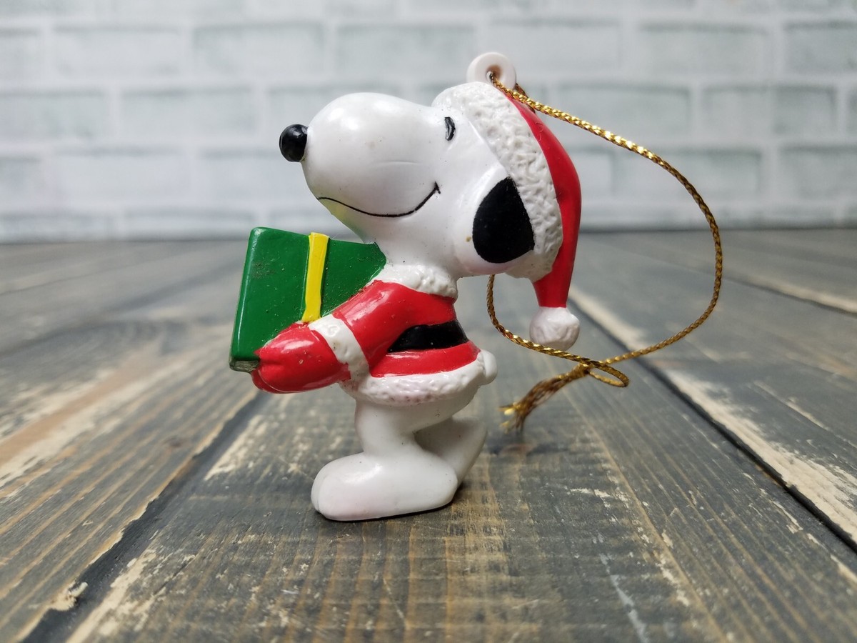 Vintage Peanuts Santa Snoopy with Present 2.5