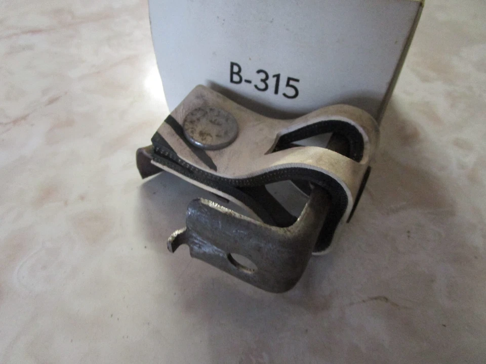 NORS Tail Pipe Hanger 1960 1961 1962 1963 Buick 8 Cylinder, All-Rear, GM 1191696 - Image 2 of 3