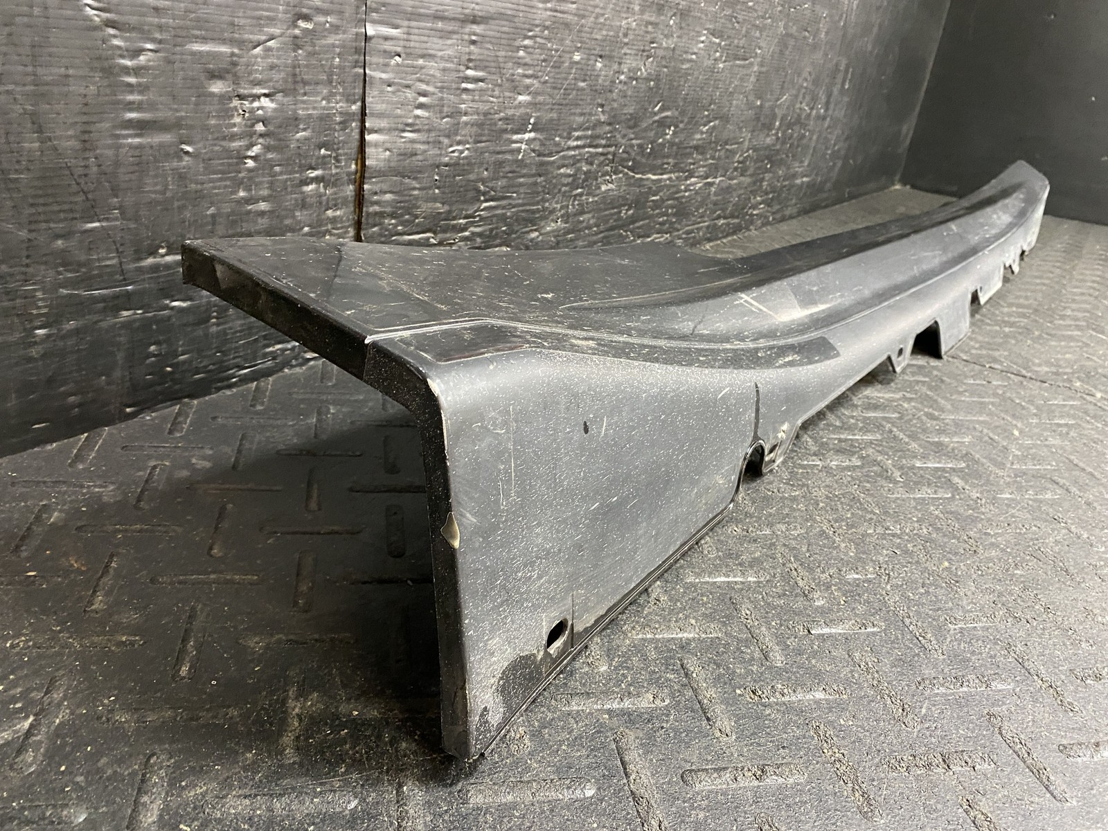 2011 MASERATI GRANTURISMO ROCKER PANEL PASSENGER RH SIDE SKIRT TRIM PANEL NERO
