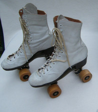 Vintage Women's White Chicago Roller Skates  Wood Wheels Sz 6.5  Tool