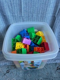 2004 LEGO QUATRO PRESCHOOL BUILDING BLOCK SET 5357 68 Piece Set With Container