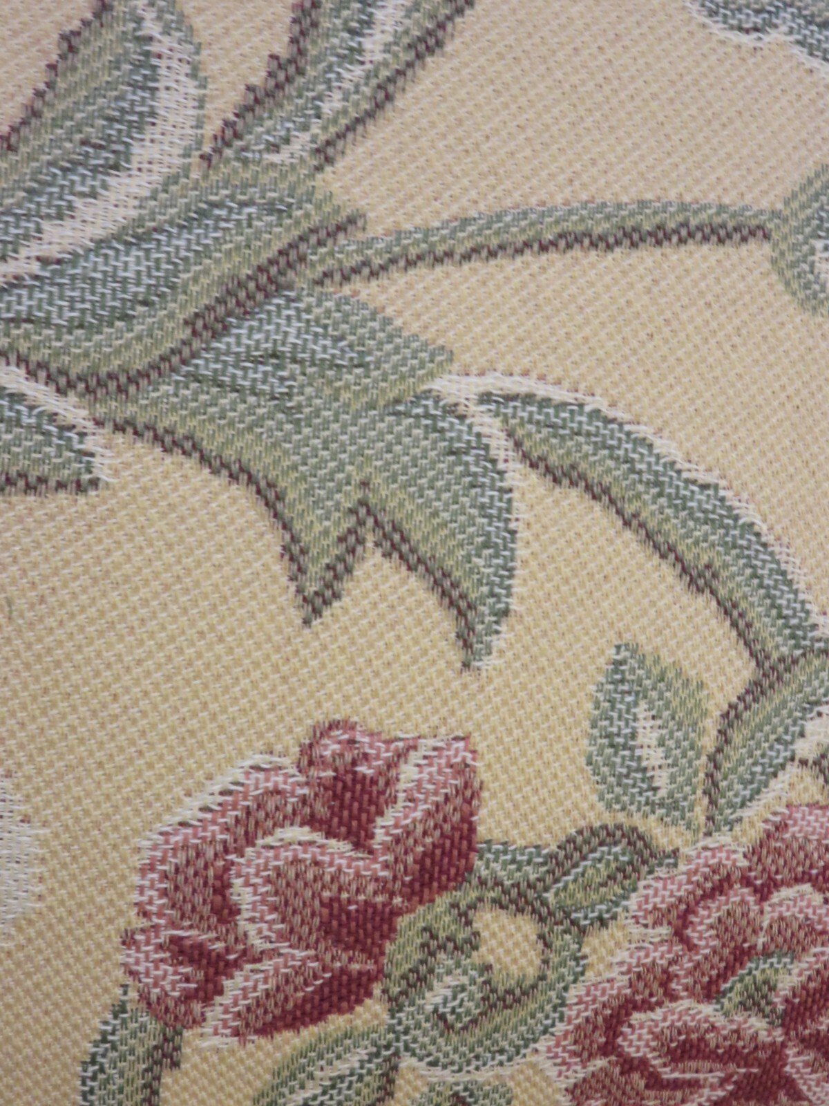 DOMESTICATIONS HOME FASHIONS MACHINE EMBROIDERED QUEEN QUILT MADE IN