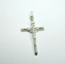 VINTAGE JESUS ON CROSS RELIGIOUS CHRISTIAN PENDANT CHARM STERLING SILVER 925 .