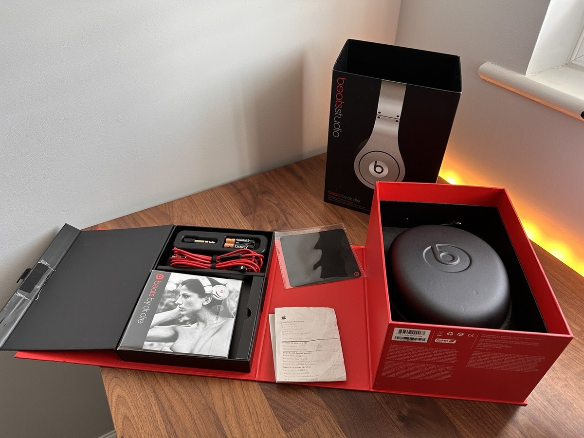 Genuine 2012 Beats by Dre Studio Original Gen Wired in Silver