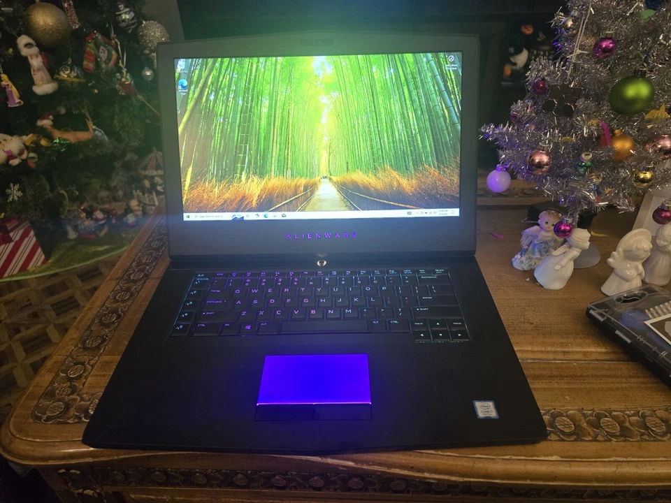 Alienware 15 R3 银色 — 第 2/4 张图片