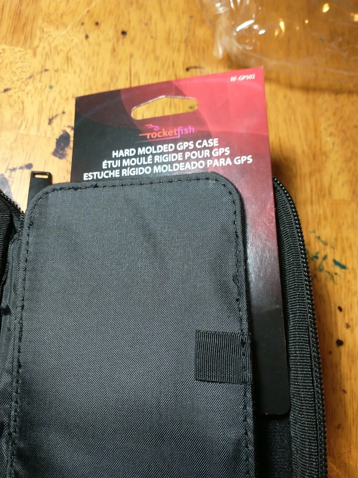 Estuche GPS moldeado duro Rocketfish RF-GP502 se adapta a la mayoría de las pantallas GPS de 4,3" - Gunmetal Foto 2 de 4