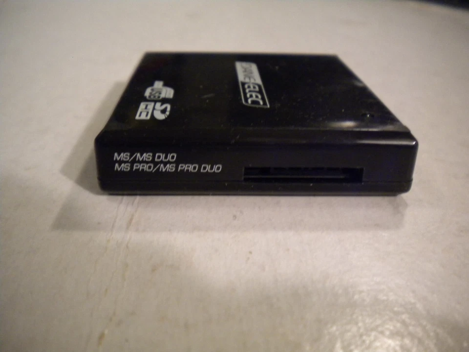 Dane-Elec 15 in 1 Card Reader with USB Cable - Image 2 of 4