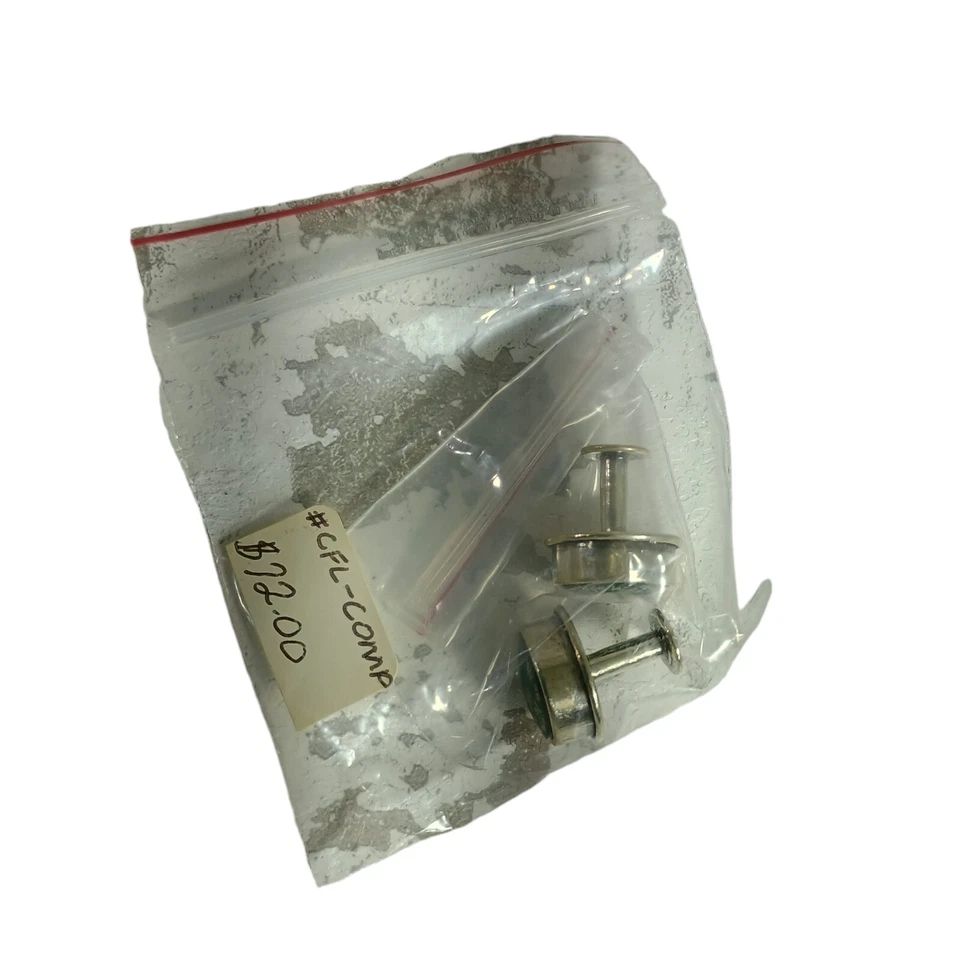 Abotoaduras bússola tom prata 5 peças. Lote de meias de presente de casamento acampamento  - Imagem 3 de 4