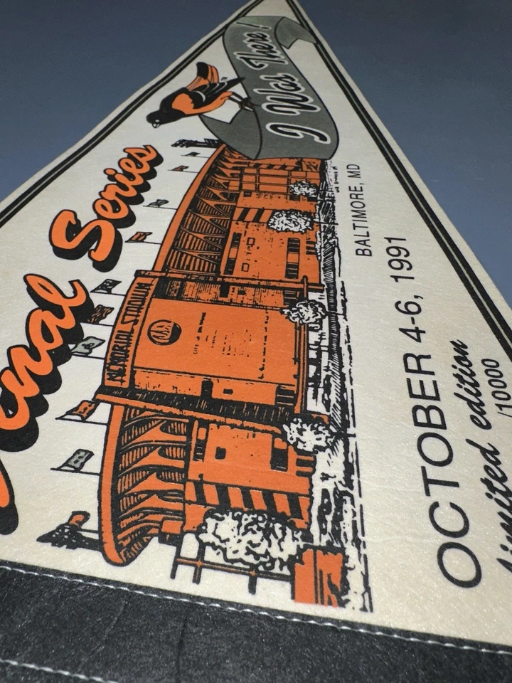 Lote de 4 banderines vintage de Baltimore Orioles Memorial Stadium, 93 AllStar, 97 Div Foto 3 de 4