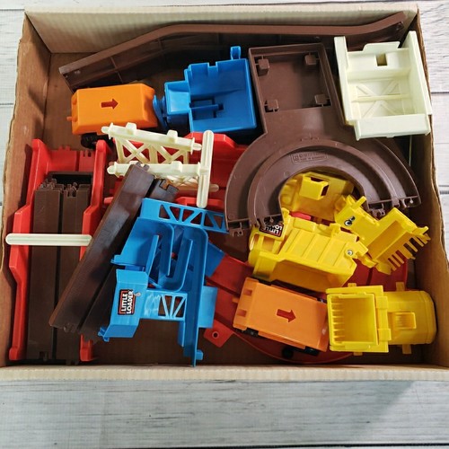 Vintage 1983 TOMY LITTLE LOADER Construction Set Model 1037 with Box - Picture 3 of 13