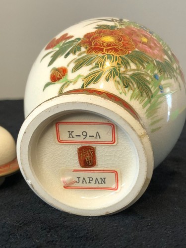 Japanese Koshida Satsuma Miniature Jar with Lid, Marked 越田, 5-1/2" tall, ISSUE - Picture 7 of 9