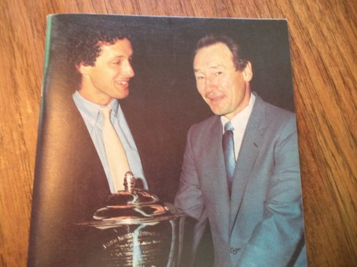 1982-1983 CHICAGO BLACK HAWKS HOCKEY TEAM  PRESS RADIO TV GUIDE YEARBOOK - Picture 2 of 12