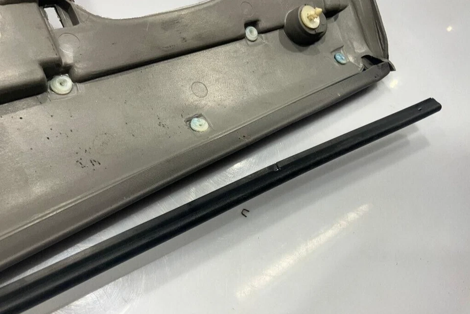 97-05 BUICK CENTURY PAINEL DA PORTA TRASEIRA ESQUERDA ORIGINAL DO FABRICANTE USADO PEÇA GM (DANOS MENORES) - Imagem 4 de 4