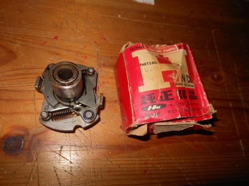 NOS OEM Honda CA102 1963 50 Honda Street Spark Advancer Qty.1 # 30220-003-010 - Imagen 2 de 5